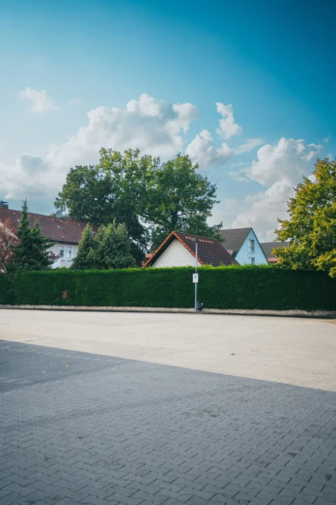 Ruhige Wohnstraße mit Einfamilienhäusern