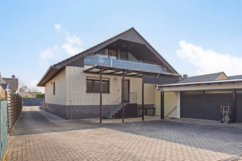 Zweifamilienhaus mit Büro-Einheit – Bild 2