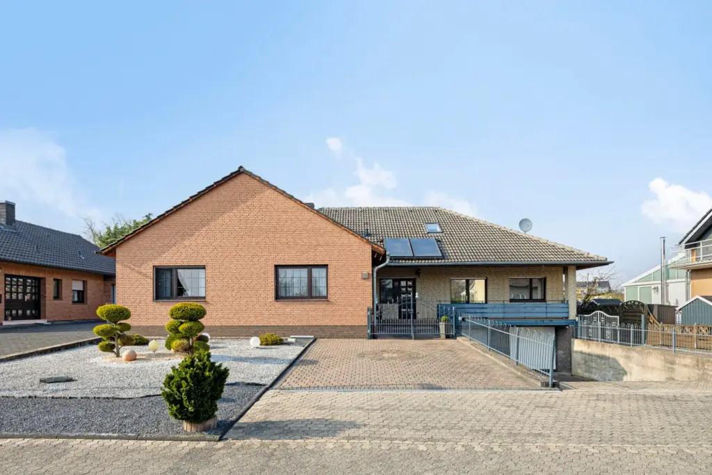 Zweifamilienhaus mit Büro-Einheit – Bild 3